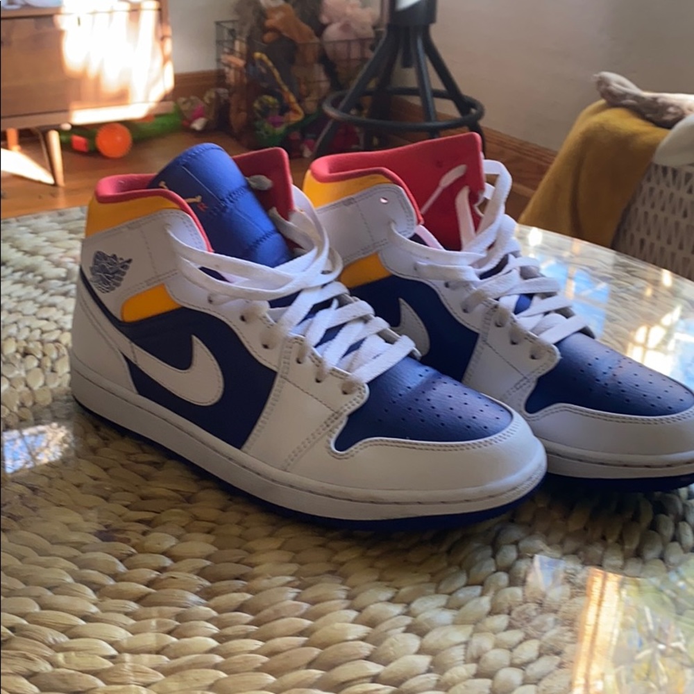 Jordan 1 mid